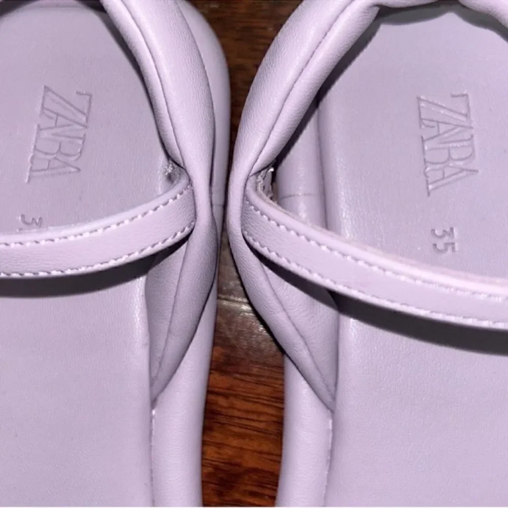 Zara Girls Lavender/Purple Sandals (Size 3.5)